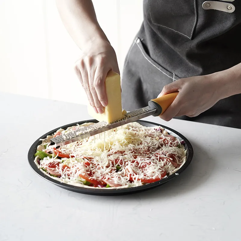 7 Reasons To Use Pizza Pan With Holes Vs No Holes - Patio & Pizza Outdoor  Furnishings
