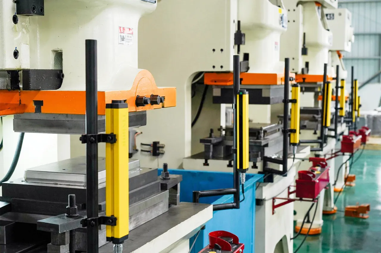 Taller de equipos de perforación de fábrica de utensilios para hornear de China