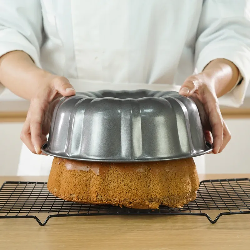 10 inch fluted bundt pan with cooling rack
