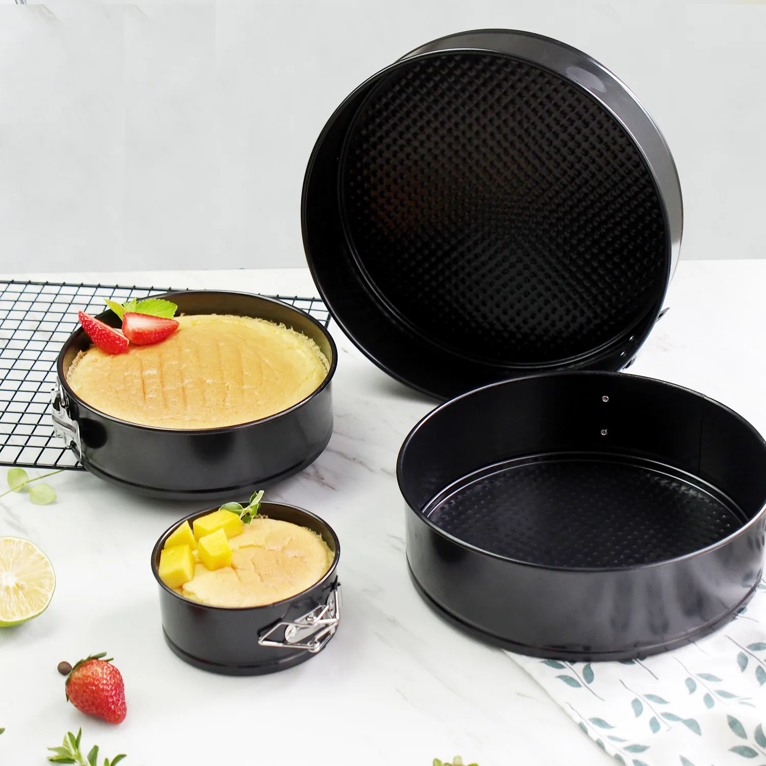 4inch and 7 inch and 9 inch and 10 inch round springform with loose bottom bakeware set